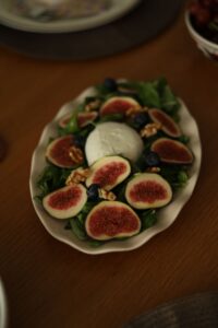 Nektarinen-Walnuss-Burrata-Salat