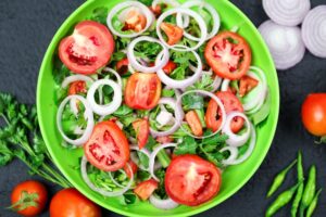 Tomaten-Zwiebel-Salat